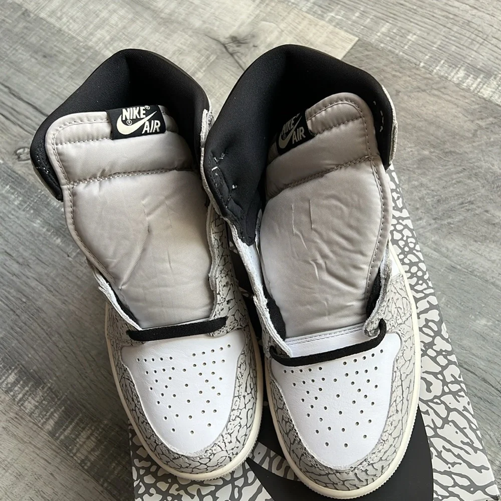 Nike Air Jordan 1 retro high OG NEW WITH BOX - Picture 4 of 10